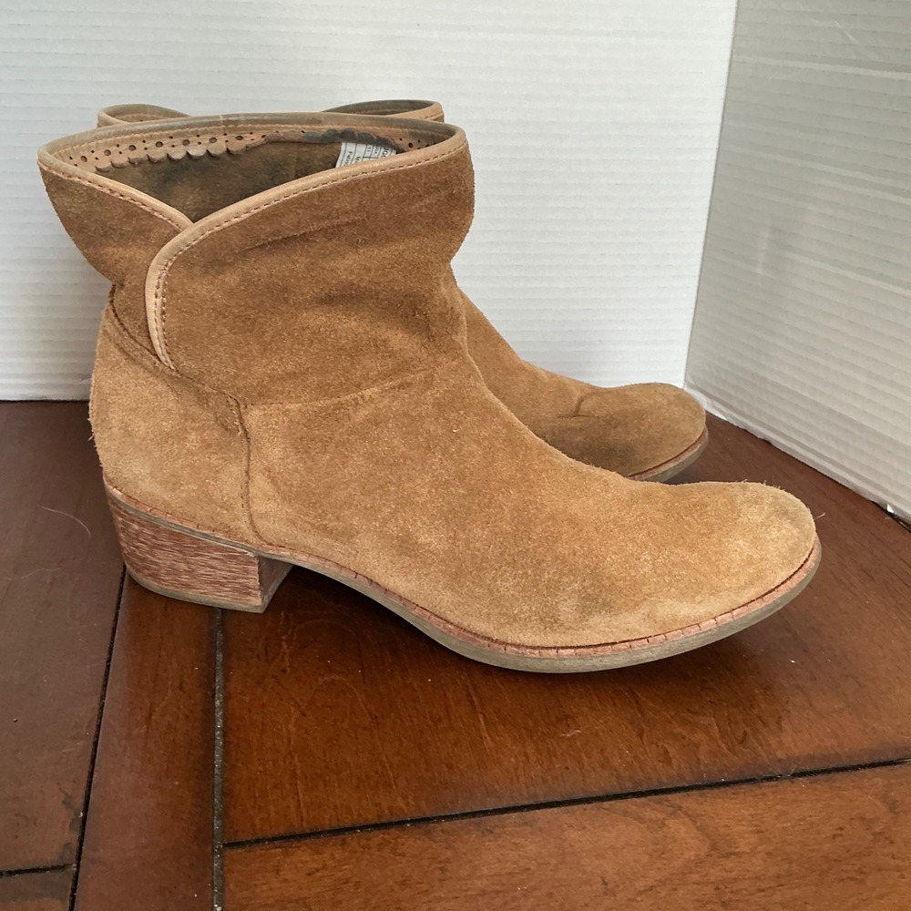 UGG Cedrick Chestnut Suede Scalloped Ankle Boots‎ Womens 11 Tan 1004367